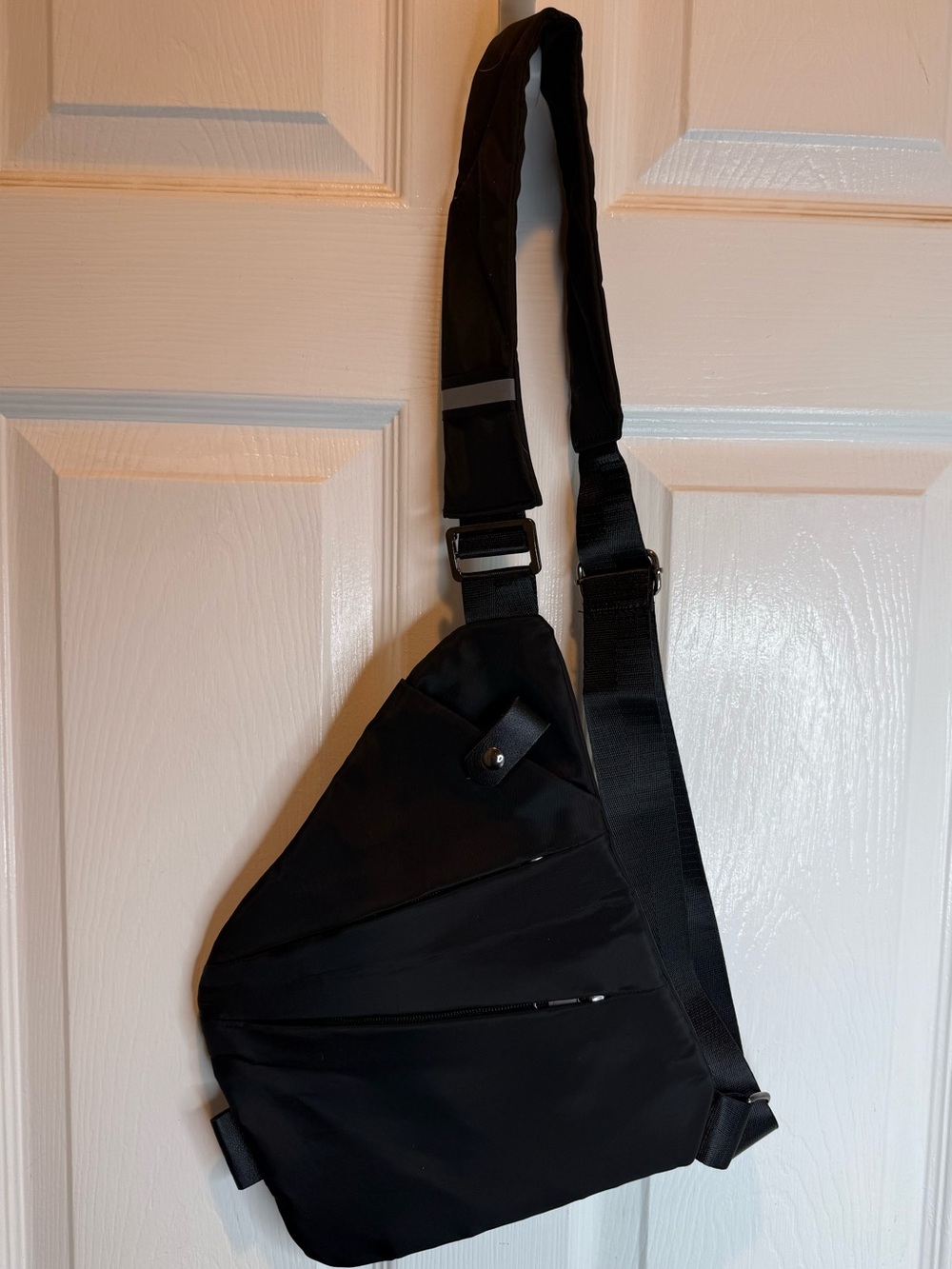 JAMES MARON ANTITHEFT CROSSBODY SLING BAG